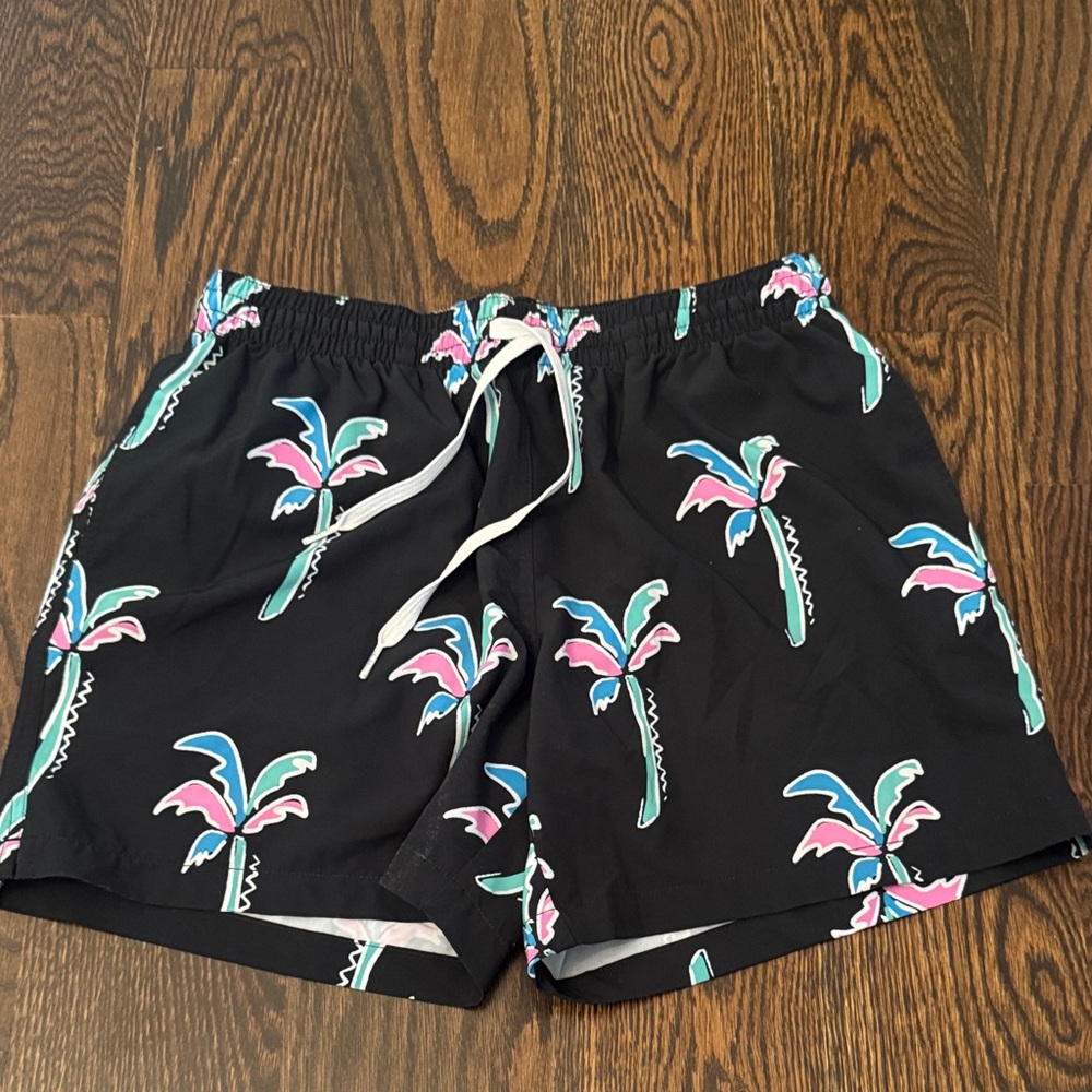 chubbies Black Palm-Print Athletic Swim Shorts with Pink & Teal Accents